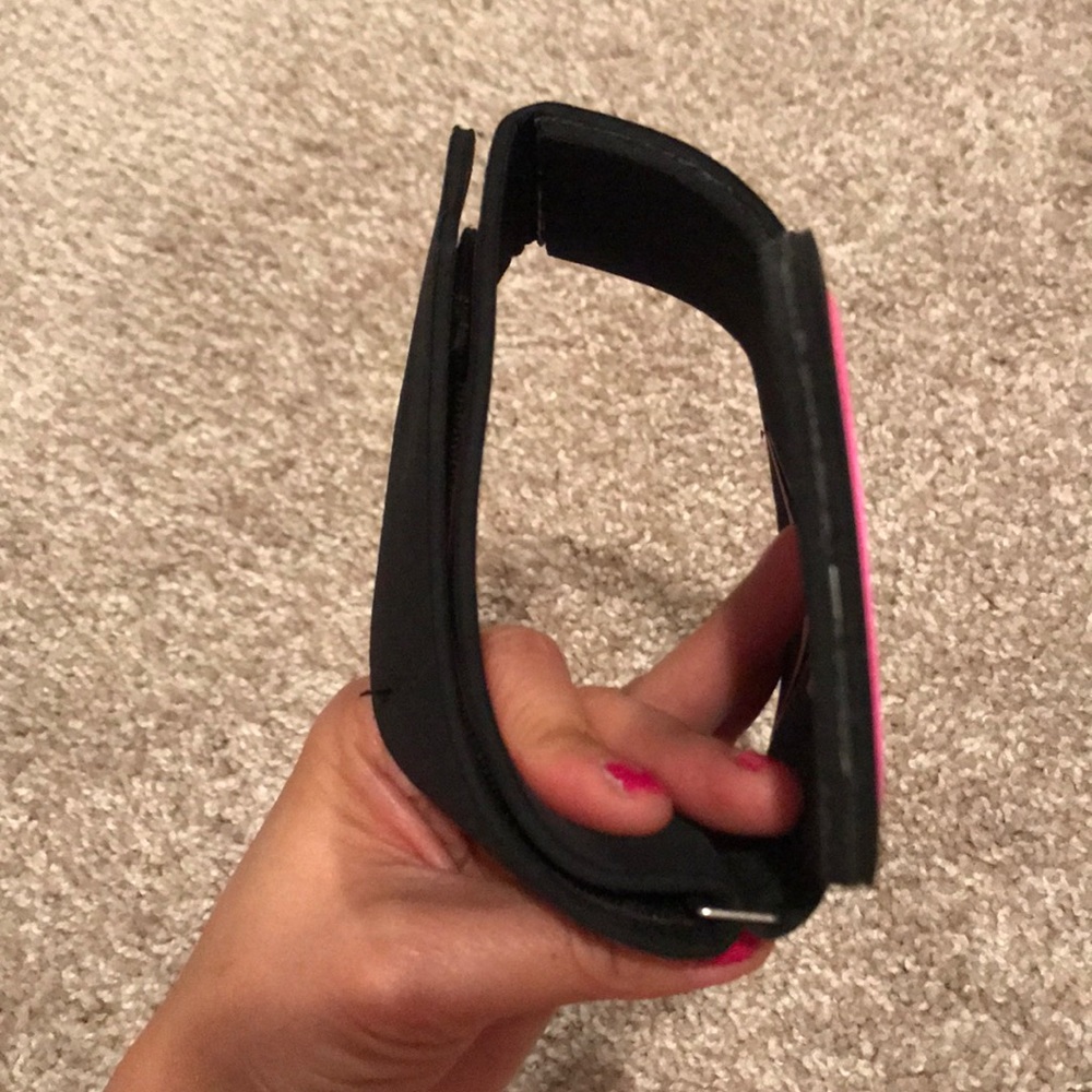 10/4 IPHONE RUNNING ARM BAND - Picture 3 of 6